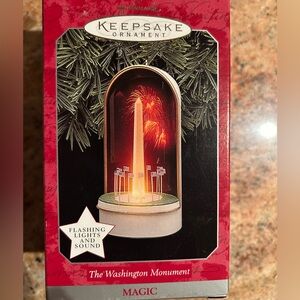 Hallmark Keepsake The Washington Monument 1998. Flashing Lights/Sound.